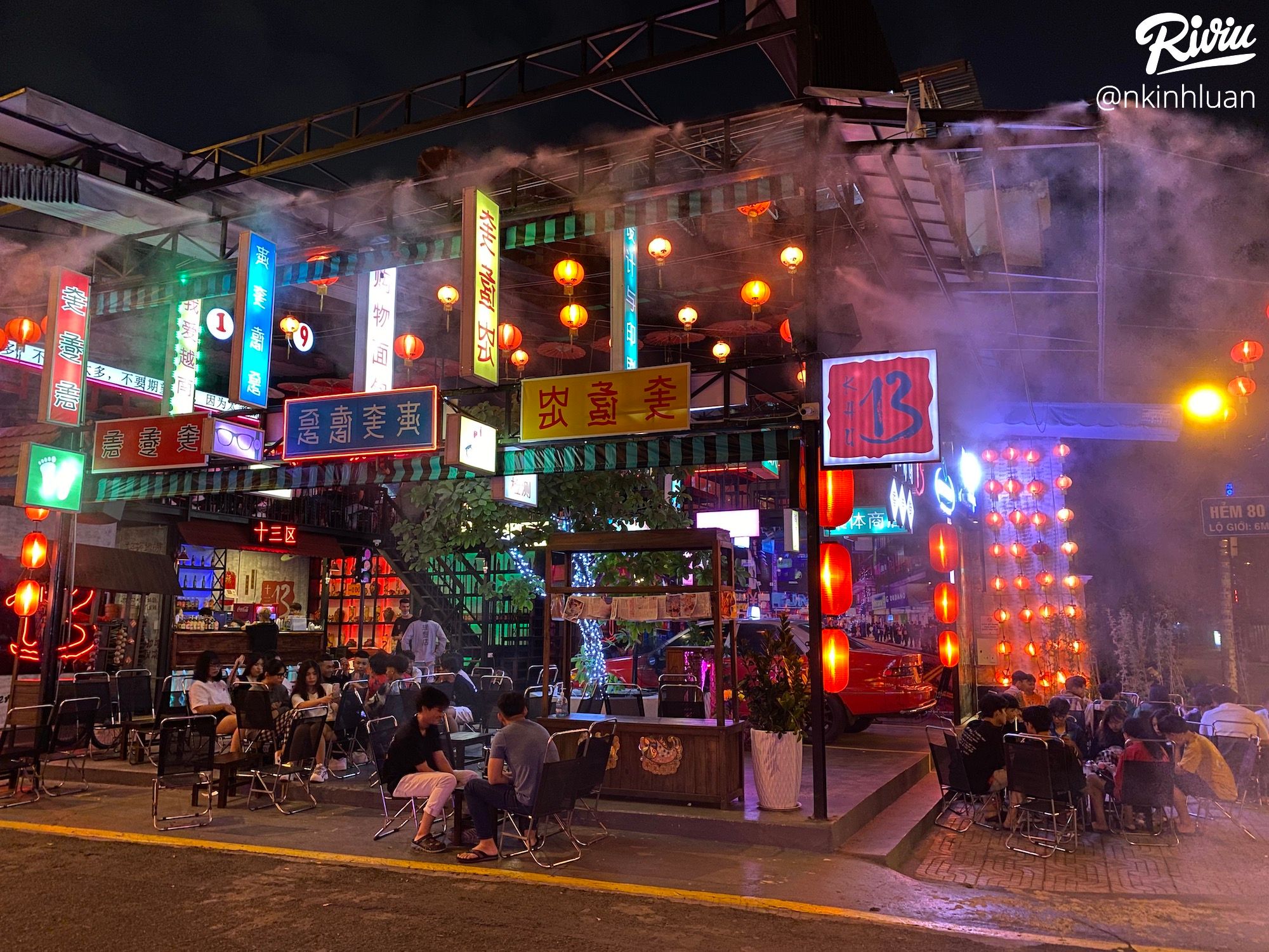 Khu 13, quán cafe cực chất dành cho giới trẻ yêu thích phong cách Hong Kong - ảnh 2 khu 13, quan cafe cuc chat danh cho gioi tre yeu thich phong cach hong kong - anh 2