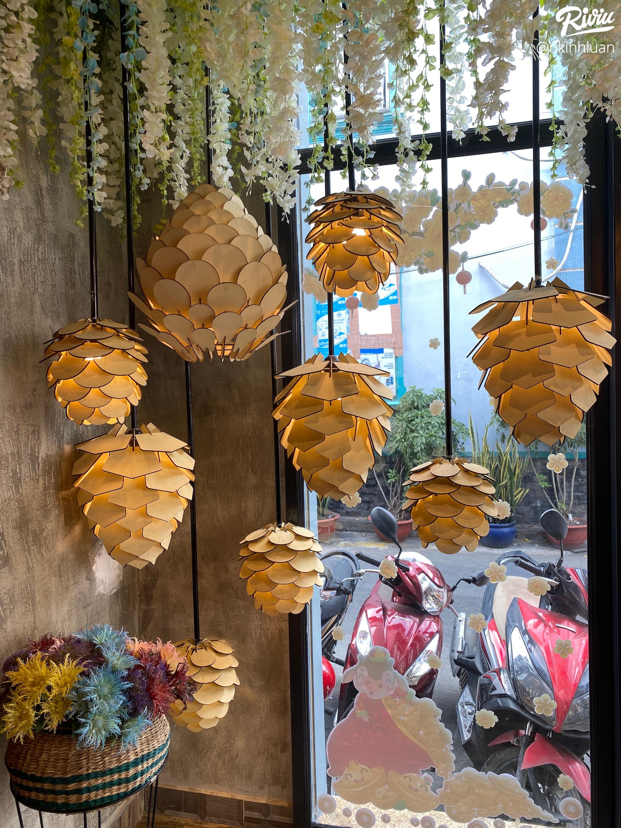 Tiệm trà Chúng ta 10 năm sau, nơi ngập tràn sắc màu của những loài hoa. - ảnh 2 tiem tra chung ta 10 nam sau, noi ngap tran sac mau cua nhung loai hoa. - anh 2