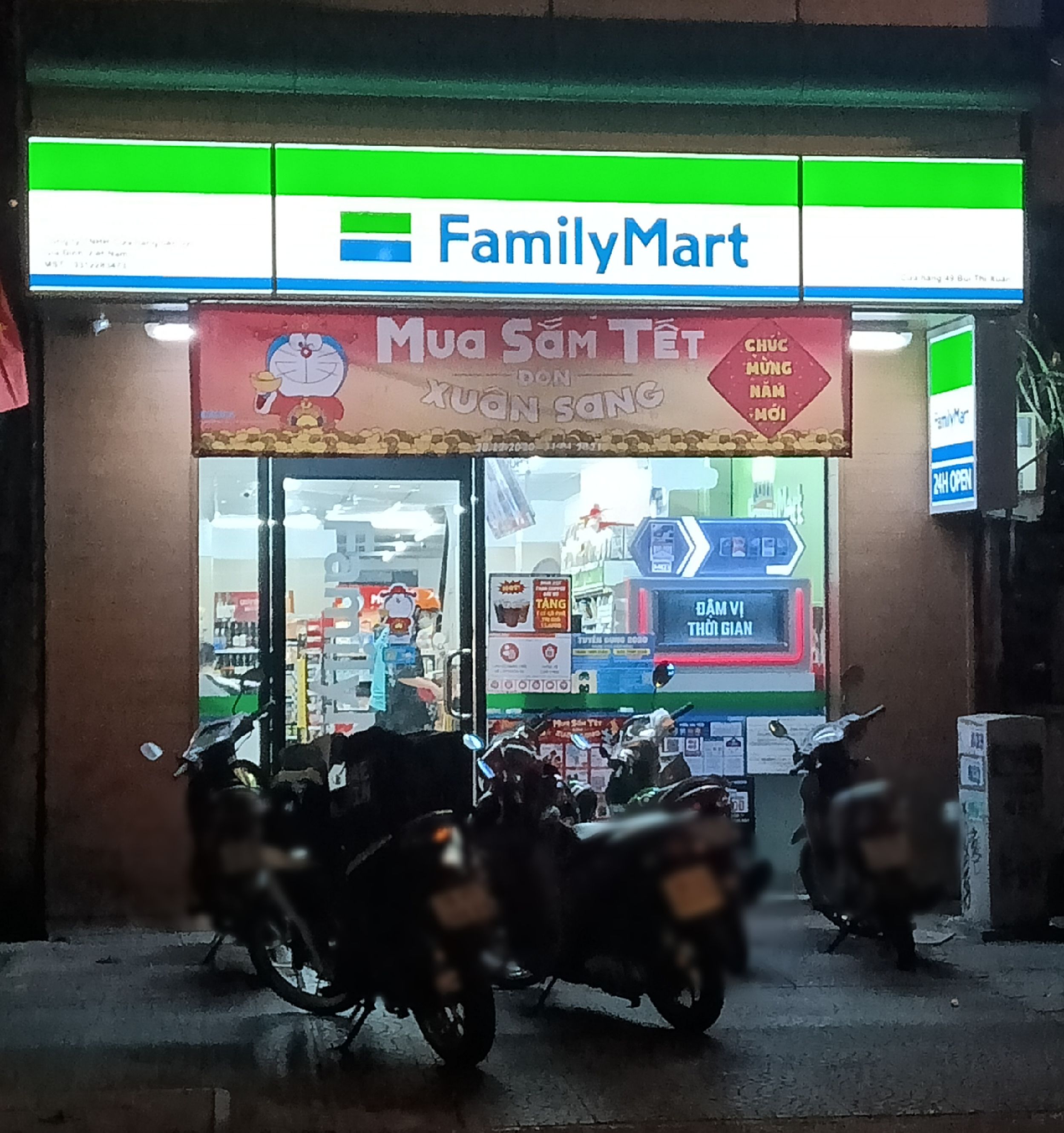 Ăn tối với cơm gà xốt bulgogi và phô mai ở FamilyMart 