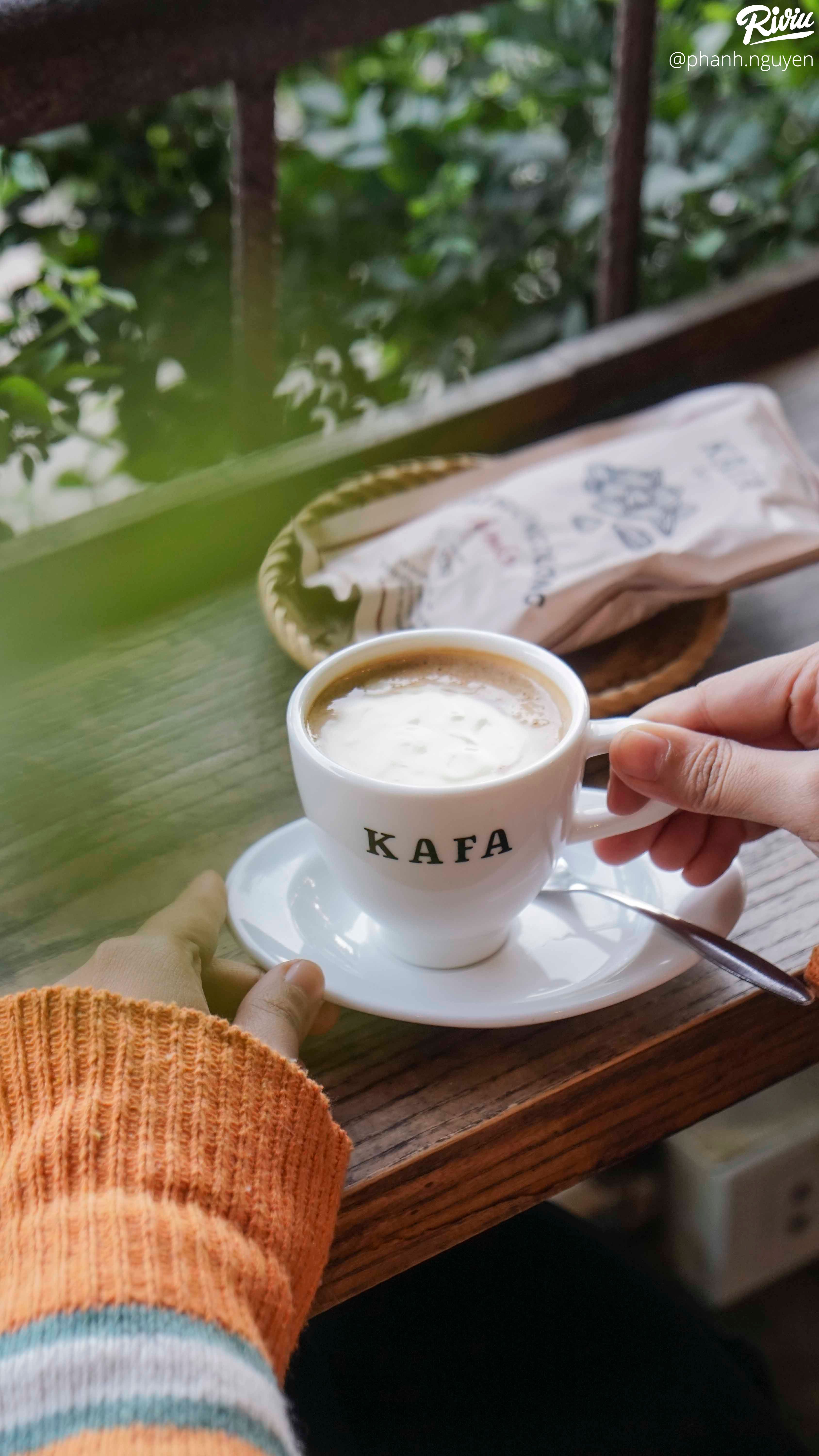 gu cua anh khong phai tra xanh ma la cafe kem - cot dua dau xanh moi toanh tai kafa - anh 17