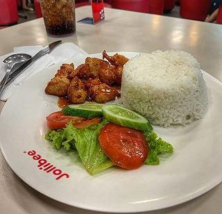 Cơm gà sốt BBQ và kem việt quất ???? ở Jollibee 