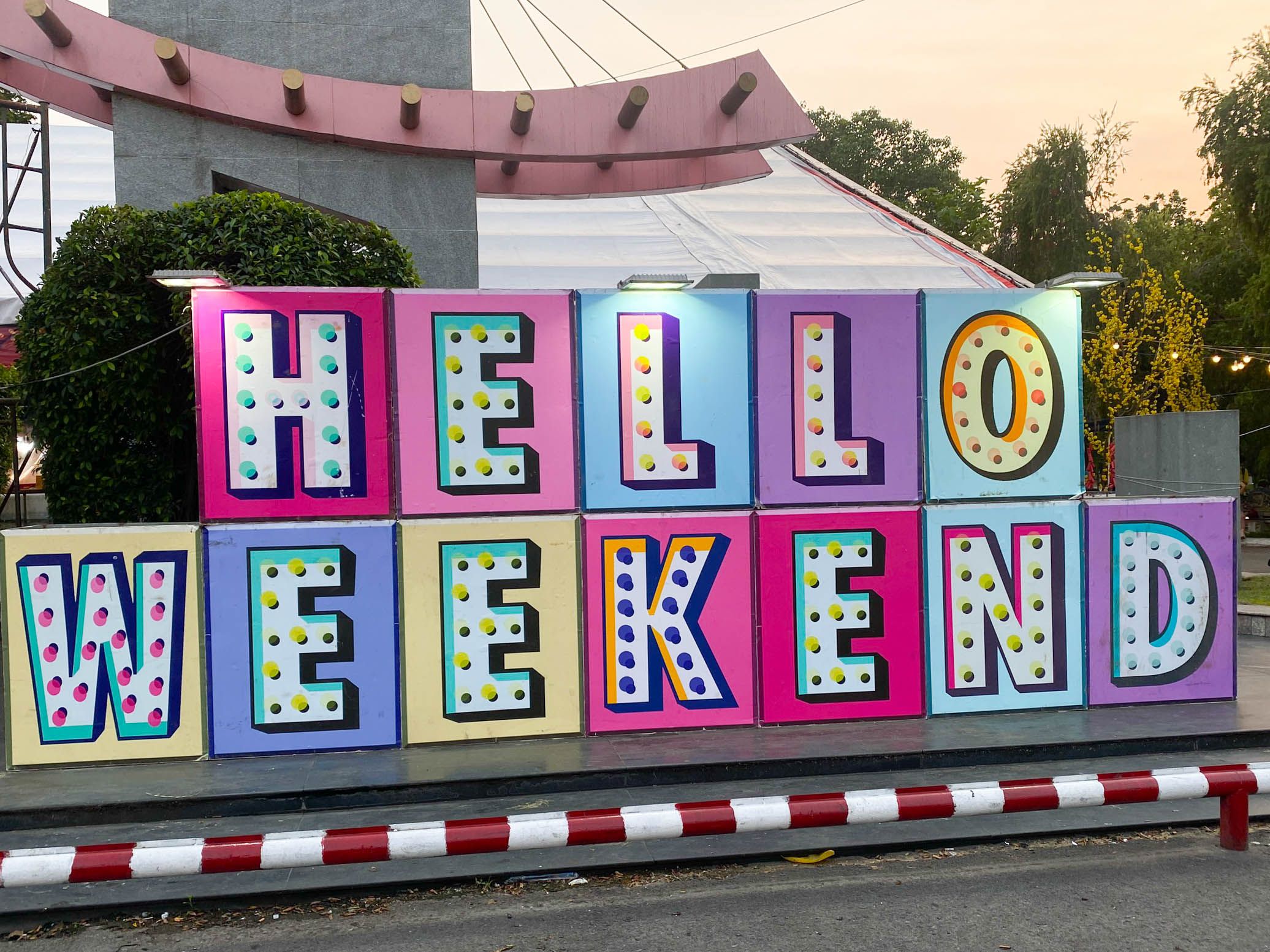 NGÀY XUÂN CON ÉN ĐƯA THÔI, CHỢ SALE HẾT GIÁ CHỈ CHỜ NGƯỜI MUA :3 GHÉ LIỀN #HELLOWEEKEND HỐT LIỀN ĐỒ TẾT MẶC GIÁP MÙNG KHÔNG HẾT THÔI!!  