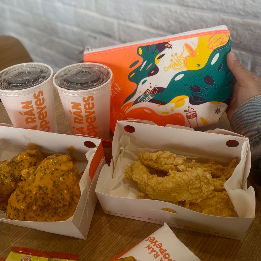 Khạp khum khà, ăn Gà BangKok ở Popeyes ngon quá nha!