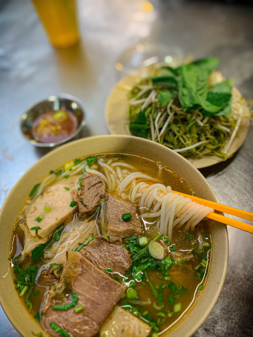 NHÀ TÔI 3 ĐỜI ĂN BÚN BÒ