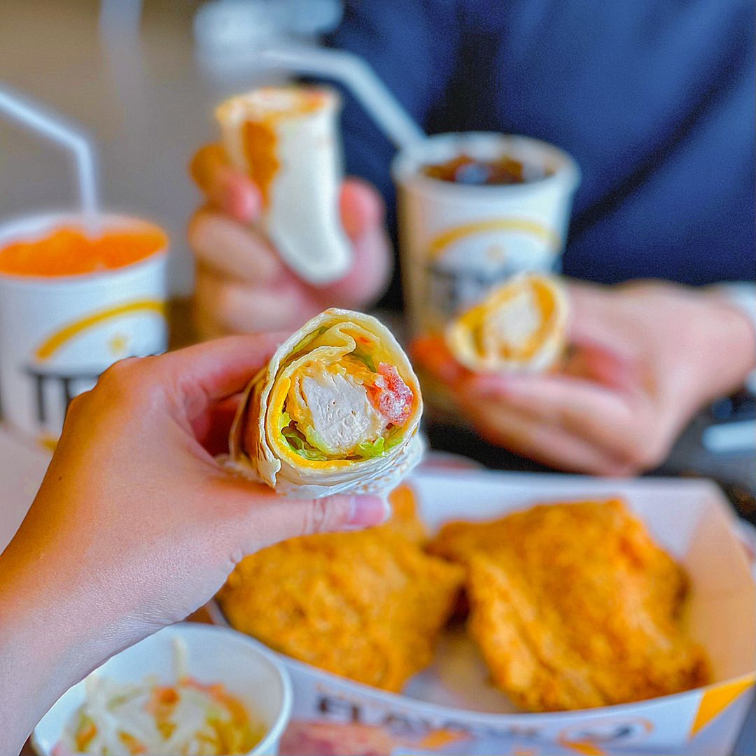 TRIỆU TẬP 500 ANH EM QUA TEXAS CHICKEN THỬ LIỀN MÓN MỚI ✨ BÁNH CUỘN GÀ SỐT CAY ???? NGAY NÈ !!!!