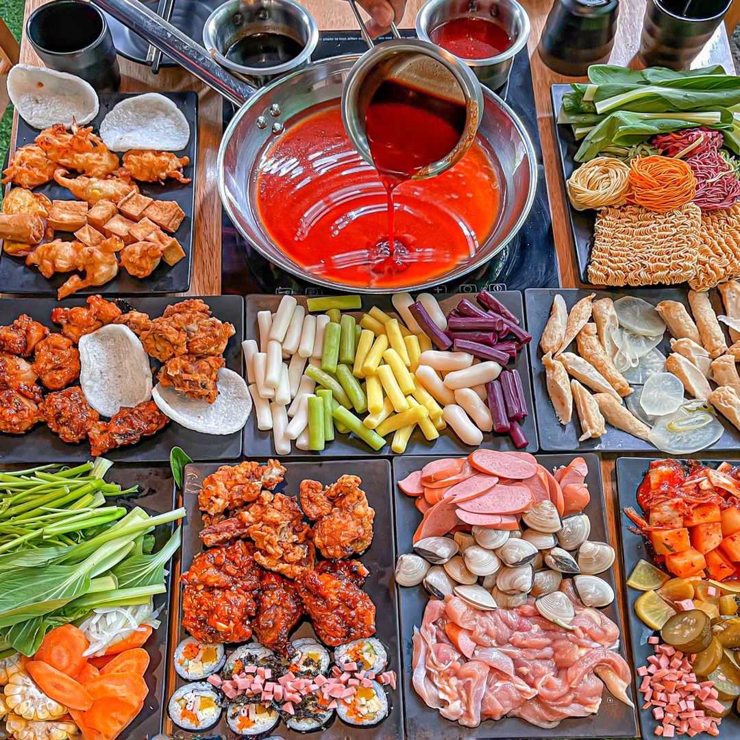 GANGNAM TOKBOKKI BUFFET????????

Mình có thấy chương trình KHUYẾN