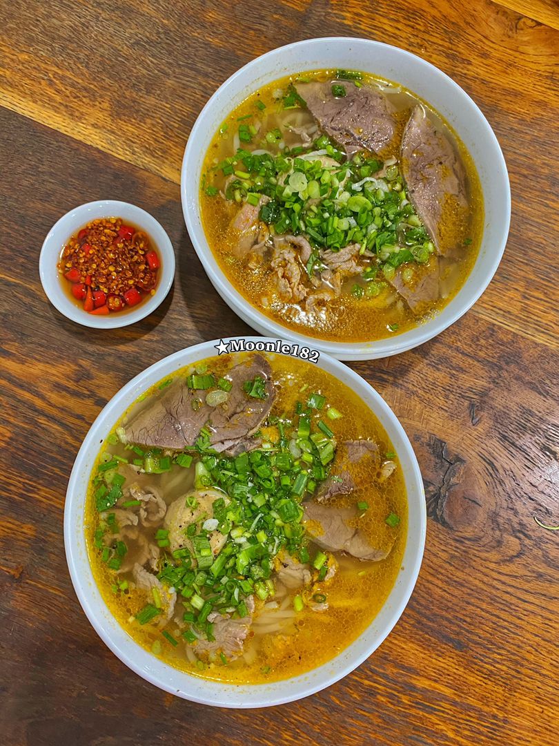 BÚN BÒ HUẾ VÀ NHIỀU MÓN ĂN ĐẶC TRƯNG MIỀN TRUNG