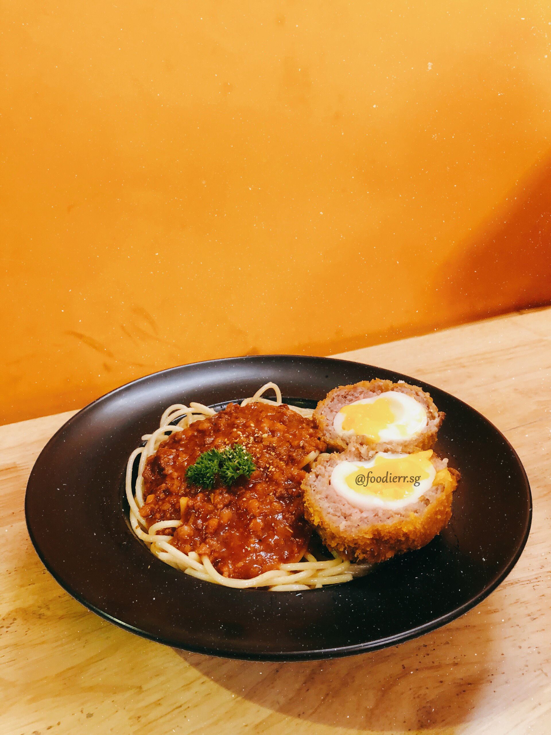 Spaghetti bò bằm Scotch Egg độc lạ