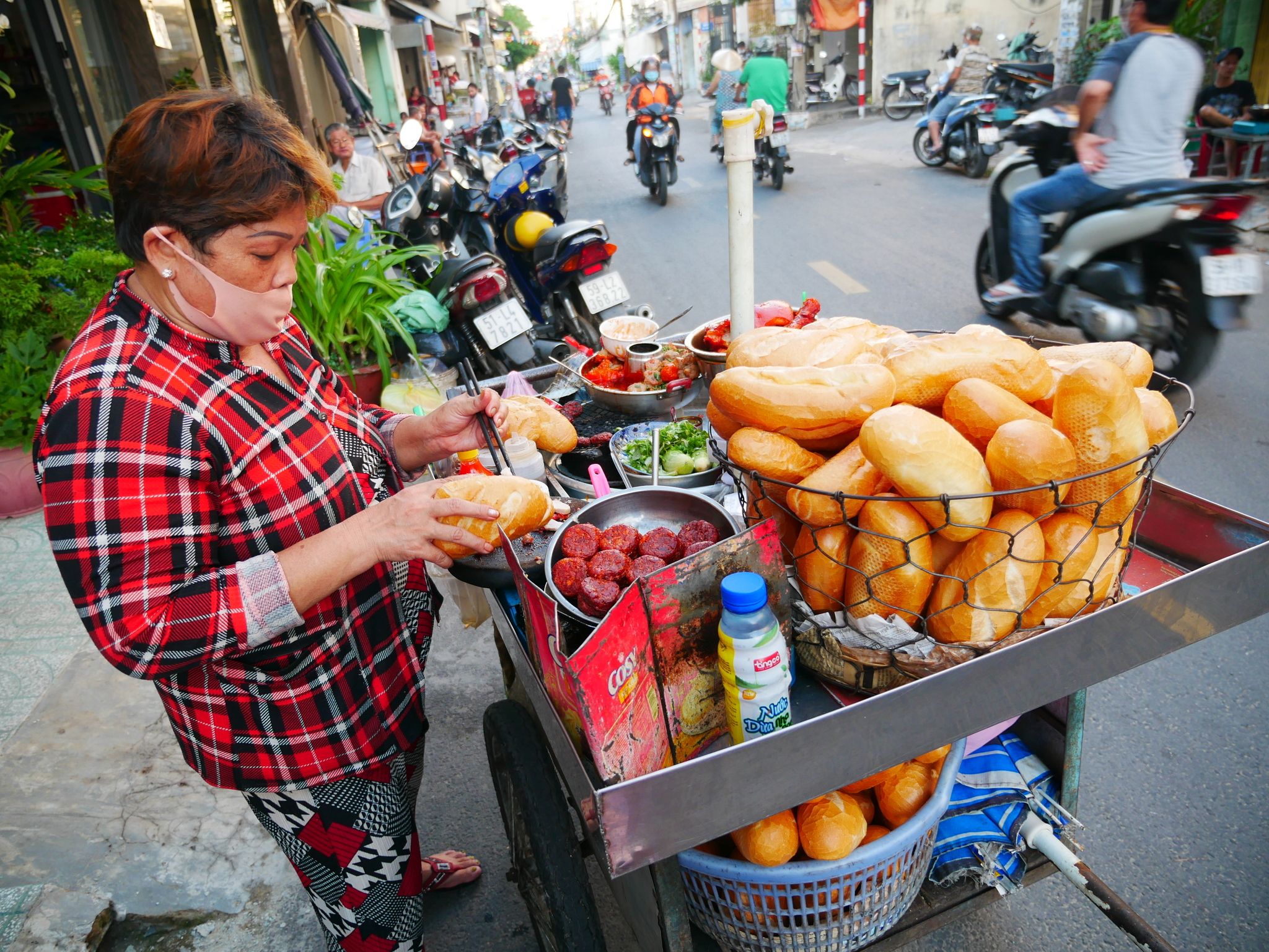 bánh mì dạo Ba Đình Q8