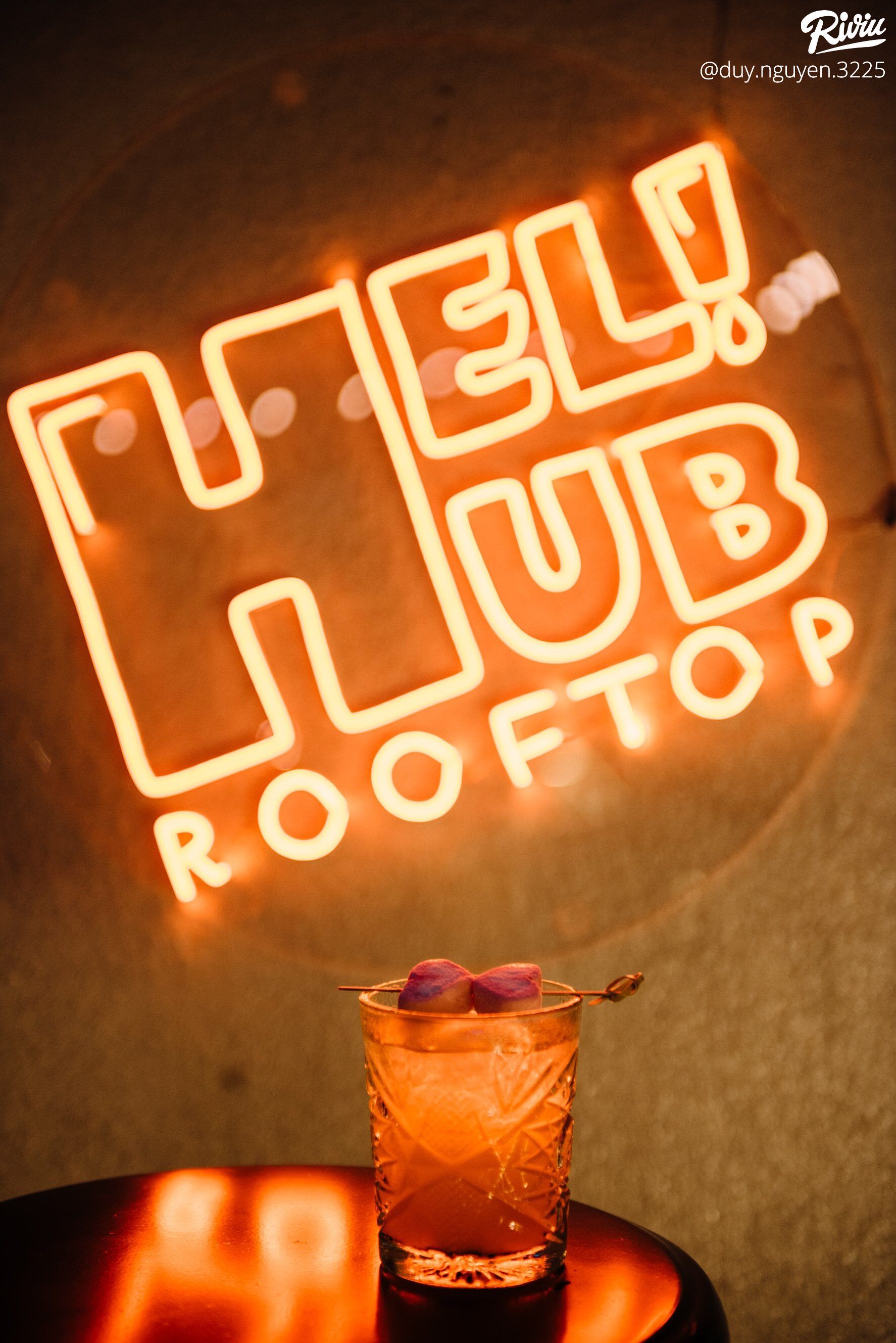 V Heli Hub Rooftop Riviu vn