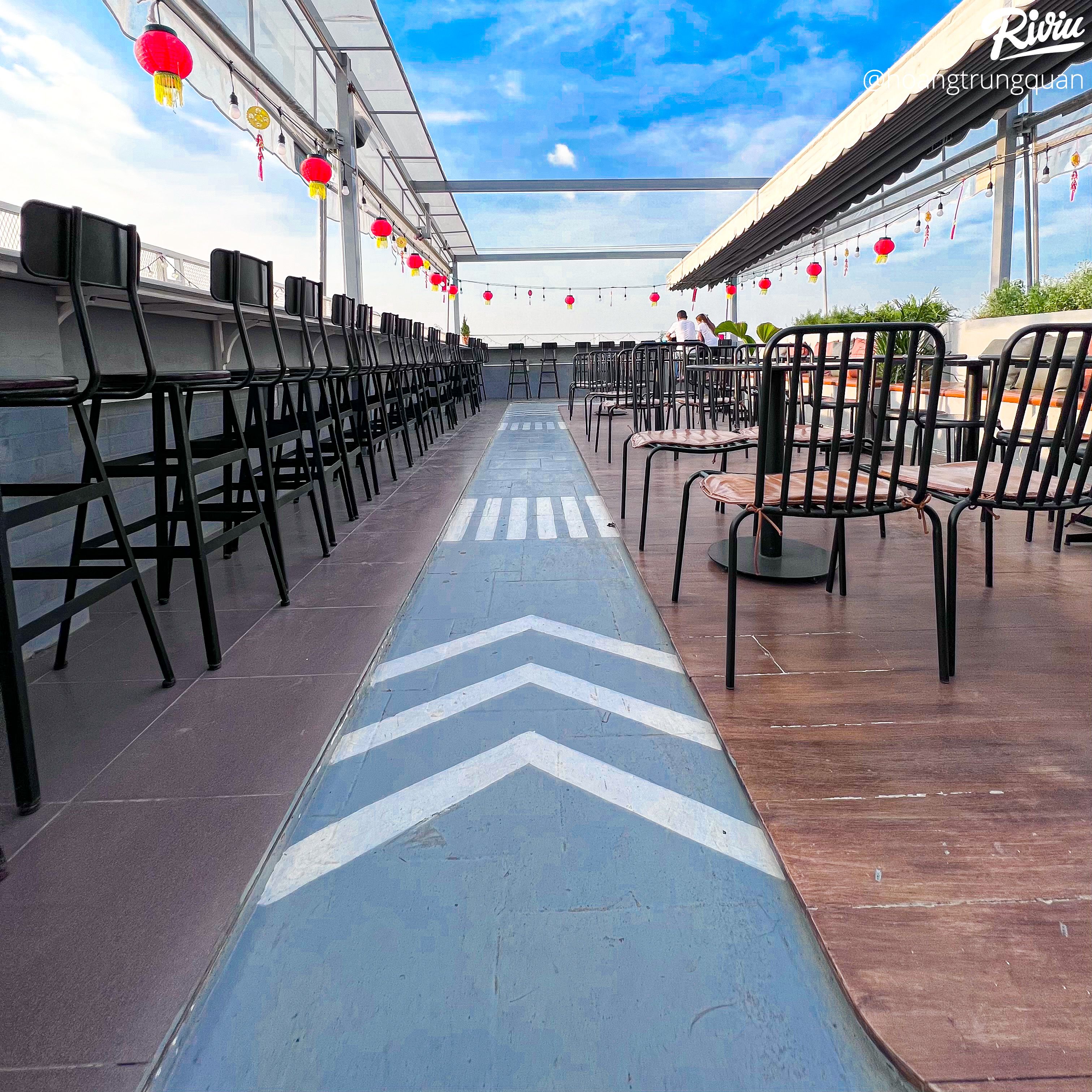ROOFTOP NG M HO NG H N V M Y BAY C C NH V Heli Hub Rooftop Riviu vn