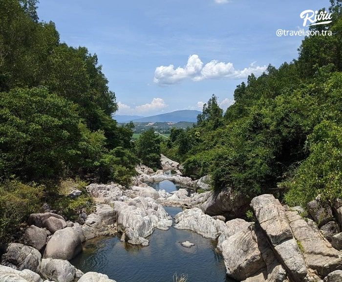 ve dep tua nhu tranh cua khu du lich suoi mo da nang - anh 1