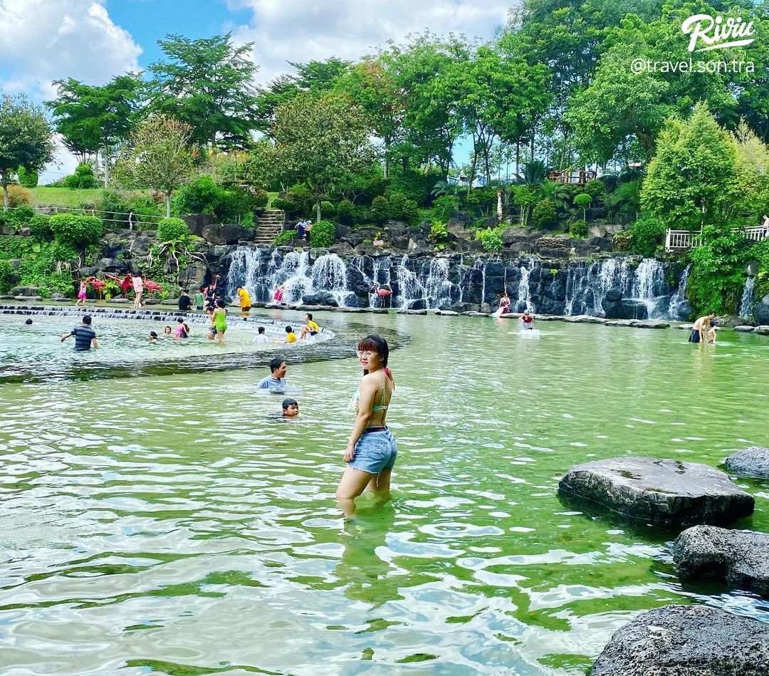 ve dep tua nhu tranh cua khu du lich suoi mo da nang - anh 2